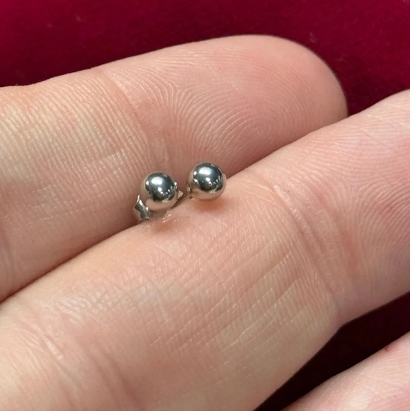 1 0K White Gold Small Ball Stud Earrings 4mm